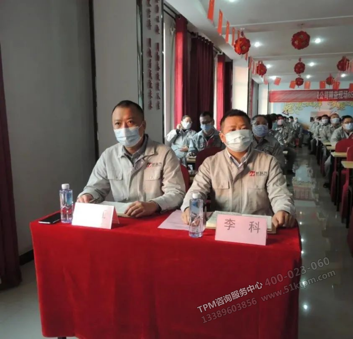 新益為咨詢?cè)蠋煟ㄗ螅?、新益為咨詢李老師（右? width=