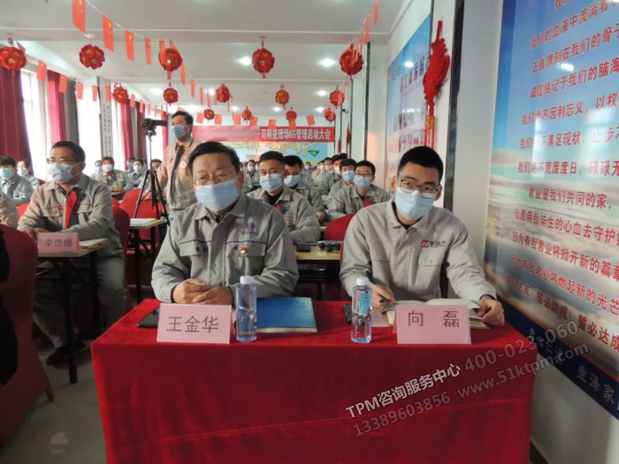 生產(chǎn)副總王副總（左）、新益為咨詢向老師（右）